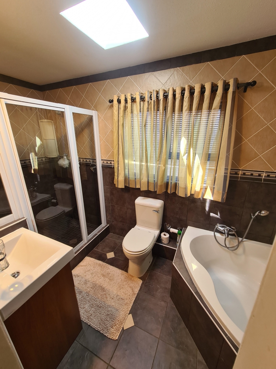 5 Bedroom Property for Sale in Maraldi Estate Free State